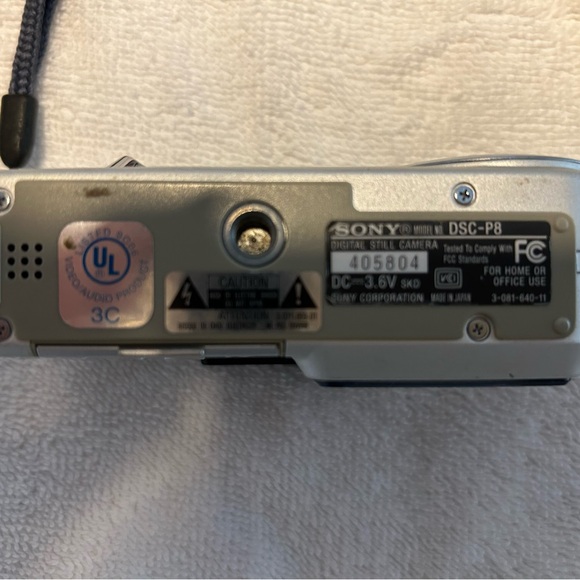 Sony DSCP8 Cyber-shot 3.2MP Digital Camera w/ 3x Optical Zoom - Picture 5 of 13